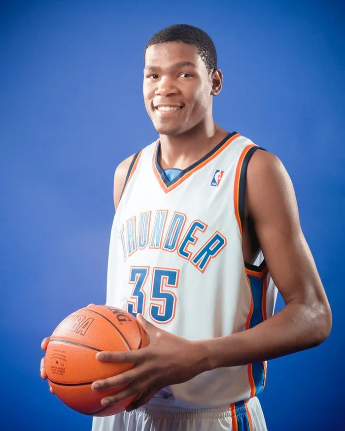 开云-关于杜兰特回归赛场，突破纪录首场状态亮眼，加拿大队观众沸腾！的信息