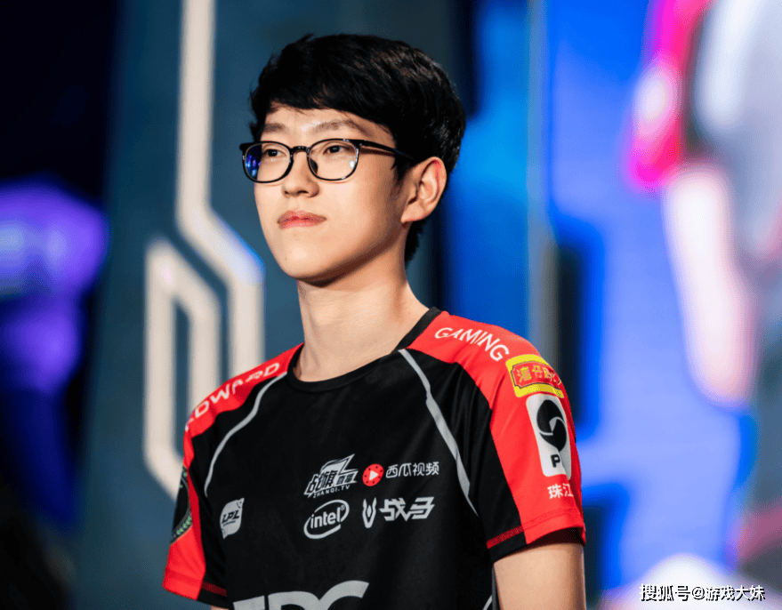 开云-Scout在C9比赛中突破纪录,赛事规则更新引发热议!的简单介绍